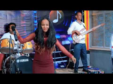 Eebbisee Biraanuu Sirba Hibist xurunaa  Waltajji irratti Baandii Oftaanaa waliin