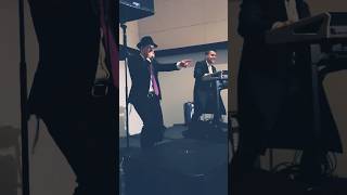 Happy Chanukah ​⁠🕎 🔥❤️‍🔥@CheskySchwartzProductions @z@zusha (הזמר והיוצר שמחה יעקבי) - התמונה מוצגת ישירות מתוך אתר האינטרנט יוטיוב. זכויות היוצרים בתמונה שייכות ליוצרה. קישור קרדיט למקור התוכן נמצא בתוך דף הסרטון