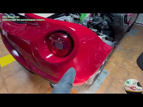 Alfa Romeo 4C Desmontaje del parachoques trasero.