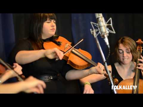 Folk Alley Sessions: Laura Cortese & the Dance Cards - "I Am The House"