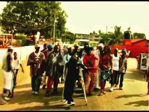 king Ayisoba Look Ma Shoe