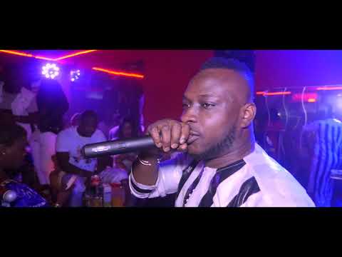 Le dj de Sidiki Diabaté en showcase à l'eclipse vip