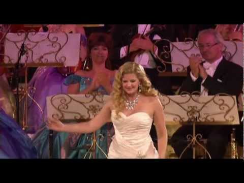 Andre Rieu & Mirusia Perform Zwei Kleine Italiener
