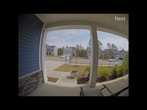 Man Draws Hopscotch On The Sidewalk, Captures On Camera How Wholesomely Strangers React To It