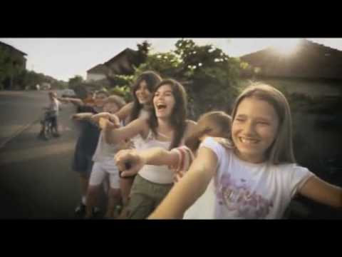 Ajs Nigrutin - Papucar (English Subtitle Translation)