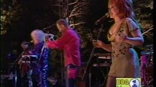 The B 52&#39;S - Party Out Of Bound / Private Idaho (VH1 Big Backyard BBQ )