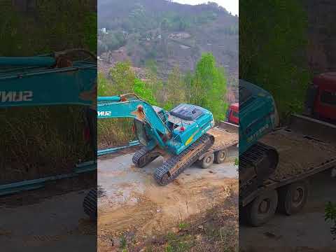 Excavator transport truck loading process- Good tools and machinery make work easy