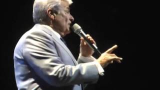 Michel Louvain chante la Dame en bleu à Granby