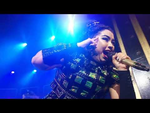 SIX West End Megasix FRONT ROW HD | 22/01/2020 ft. Sophie Isaacs