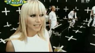 The Cardigans Burning down the house ft Tom Jones