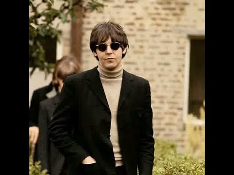 Paul McCartney vs Billy Shears - dressing code comparison