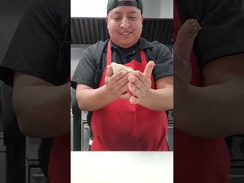 preparando ricas popusas. miren al final como nos quedo. califica si nos quedo bien.