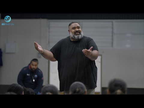 Lapi Mariner teaching the Samoan side of singing | Vasa Gold Coast