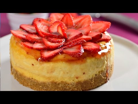 Cómo hacer Pay de Queso Fácil | ¡Cheesecake con Fresas!
