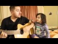 Папа с дочкой поют песню.Это прелесть! 