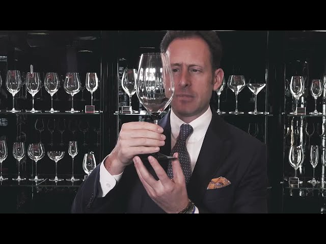 Vídeo relacionado con RIEDEL Sommeliers Black Series Montrachet - Vaso de cristal, color rojo y negro
