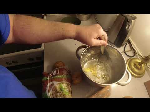 MongoTV_4863 - Mongo Madskole - Hønsebouillionsuppe Med PØLSE - LØG - Pasta - Gulerødder - Kartofler