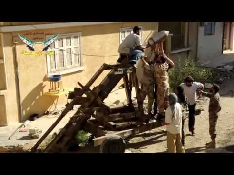 استهداف حاجز جميان بقذائف الهاون من قبل الجيش الحر في حي الصناعة في مدينة دير الزور