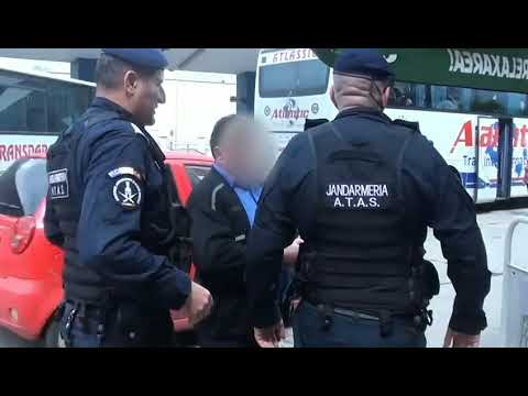 Un hoț „specializat în portofele” - prins de jandarmii arădeni după ce i-a furat unui pasager de autocar 1500 de euro