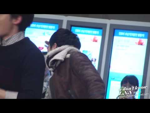 [FANCAM] 111227 JUNHO Samsung Medical Center - Hands Up (Cut)