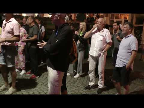 De Zwiebels - opkomst Im Herzen - Rosamunde - Bernkastel 2023 - hoofdpodium