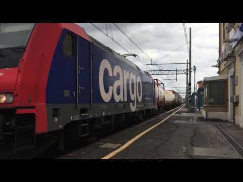 E484.004 sul TCS Villa S. G. Bolano - Milano Smistamento, in transito a Torricola