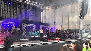 CHVRCHES - My Enemy ft. Matt Berninger Live in Linz