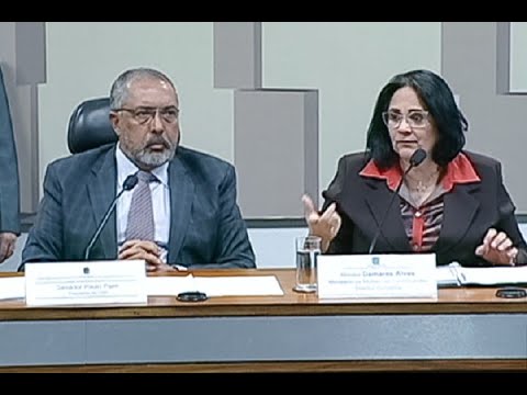 Aborto deve ser analisado pelo Congresso, e não pelo Judiciário, diz Damares Alves