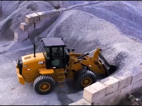 Características da Carregadeira de Rodas Compacta Cat® 920K