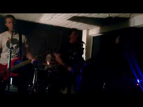 Nothing to Me - NOTHING TO ME - MOLNY GO!