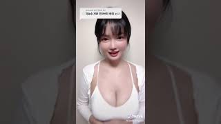 ポロリ寸前の巨乳