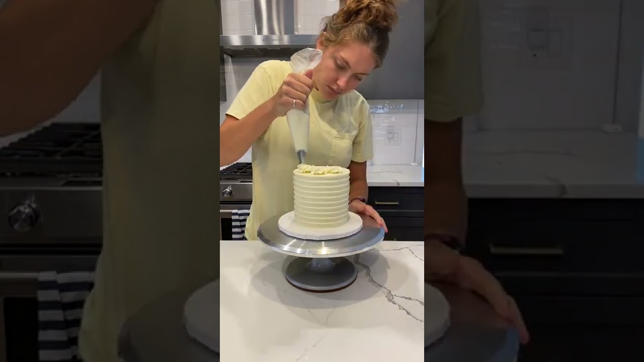 I am 27 😁😁 making this floral wedding anniversary cake!