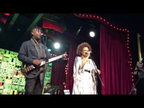 Walmir Borges e Luciana Mello - Totalmente Diferente