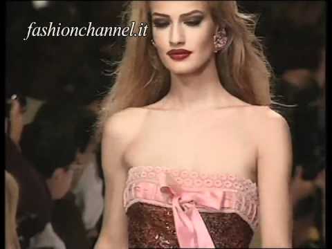"Valentino" Spring Summer 1992 Paris 3 of 3 Pret a Porter Woman by FashionChannel