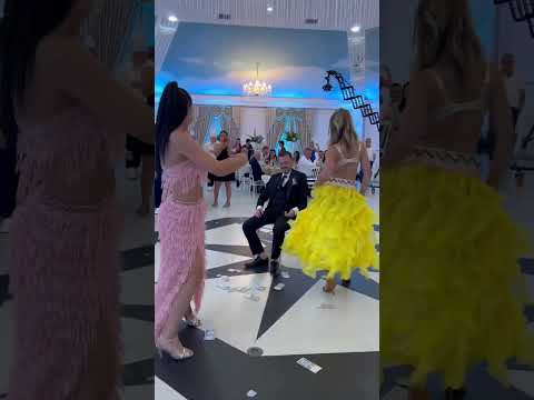 Surprize dhendrit nga shoqeria 🔥🔥😂 #albania #studiojeti #tirana #shqiperi #love #wedding