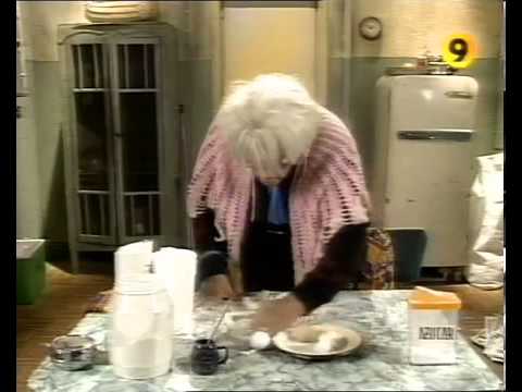 Antonio Gasalla - The old woman making homemade noodles