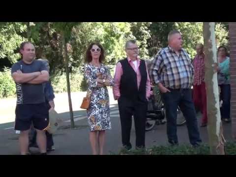 onthulling waterpomp en uitroepen vrijwilliger van het jaar 2016 in Amstenrade