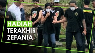 Bawa Cokelat dan Baju Baru untuk Zefania, Karen Pooroe Sebut Ini Hadiah Terkahir dari Ibu untuk Anak