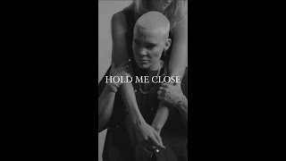Hold Me Close (v.f.)