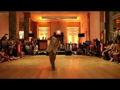 Hya Sue by Alex McCormack