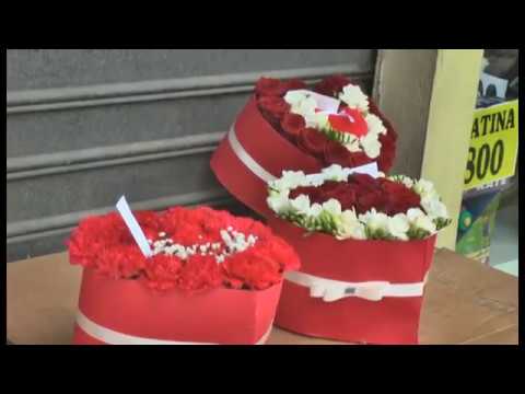 Shën Valentini në Tiranë, dita e të dashuruarve mposht motin e zymtë të dimrit