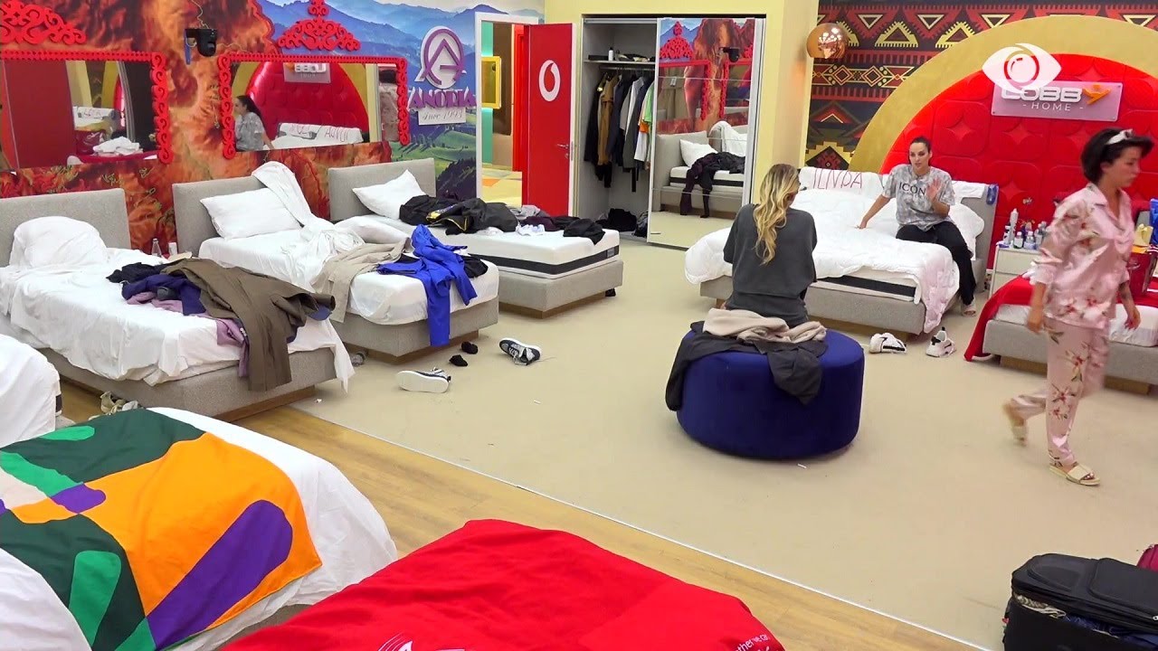 Liami futi valixhet në pishinë, reagimi i Erjolës tremb Riken