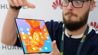 НАСТОЯЩИЙ ЭКСКЛЮЗИВ - Huawei Mate X в руках: сгибаем и разгибаем