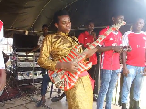 Peter de rock uwaifo junior sir victor uwaifo playing Mami water and Joromi