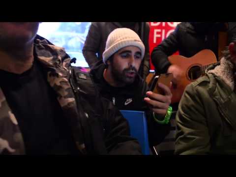 Luca Carboni canta Fisico & Politco Live all'Edicola Fiore