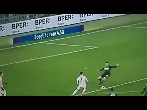 Cristiano Ronaldo hit Sami Khedira with the ball in an ironic way