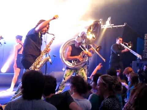 MANGUIDEM TAFTAF aux Z'accros d'Ma Rue à NEVERS (Nièvre) - 2012.07.08