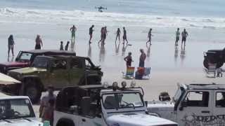 preview picture of video '2014 Jeep Beach Parade - TONS of Jeeps Driving Down Daytona Beach Shores'