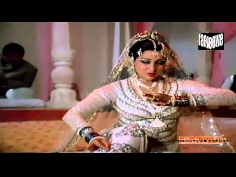 Poster yeh hai mujre ki raat aakhiri