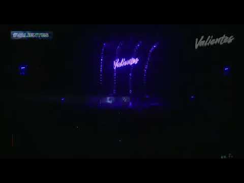 Christine d'clario llora dando homenaje a Julio Melgar en concierto